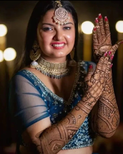 Top Rated Traditional Mehndi Artist in Delhi