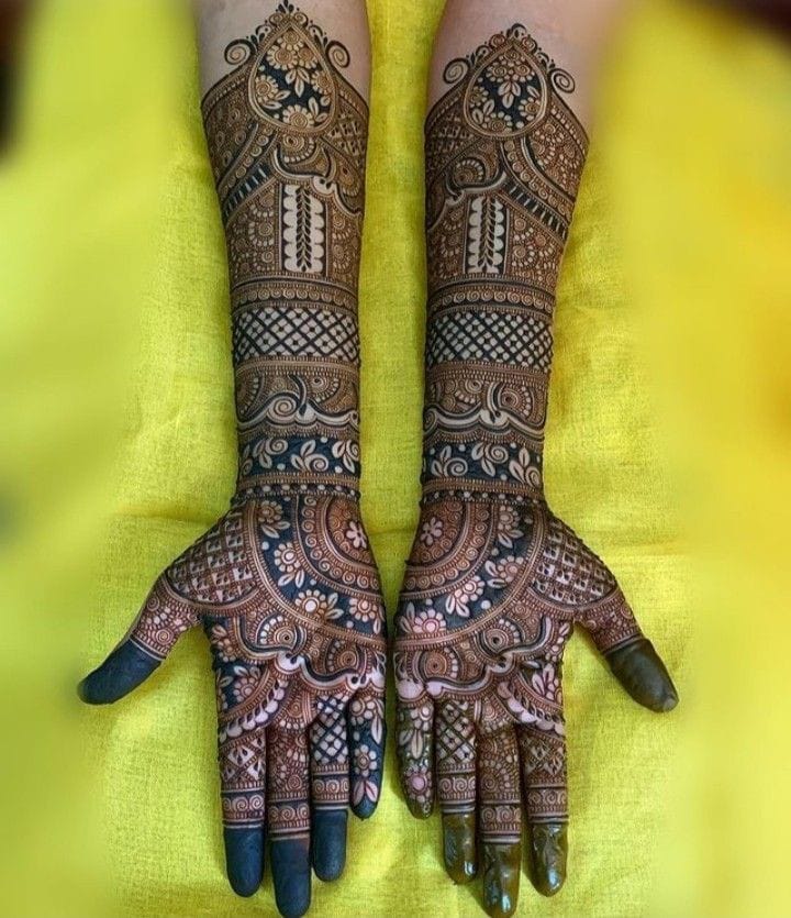 Simple mehndi design with a clean and elegant pattern on the hand.